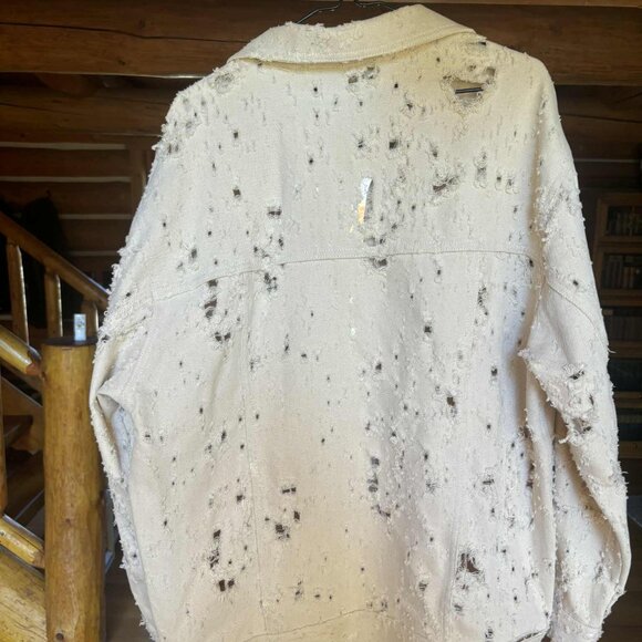 VIAVIA Denim Jacket - The Relaxed Trucker in Cairo Destruct - Picture 4 of 9